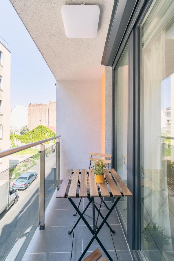 Corvin Apartment With Balcony And Ac Budapest Eksteriør billede