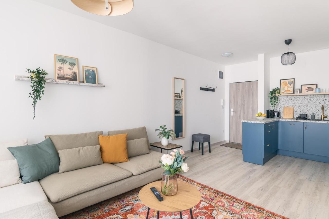Corvin Apartment With Balcony And Ac Budapest Eksteriør billede