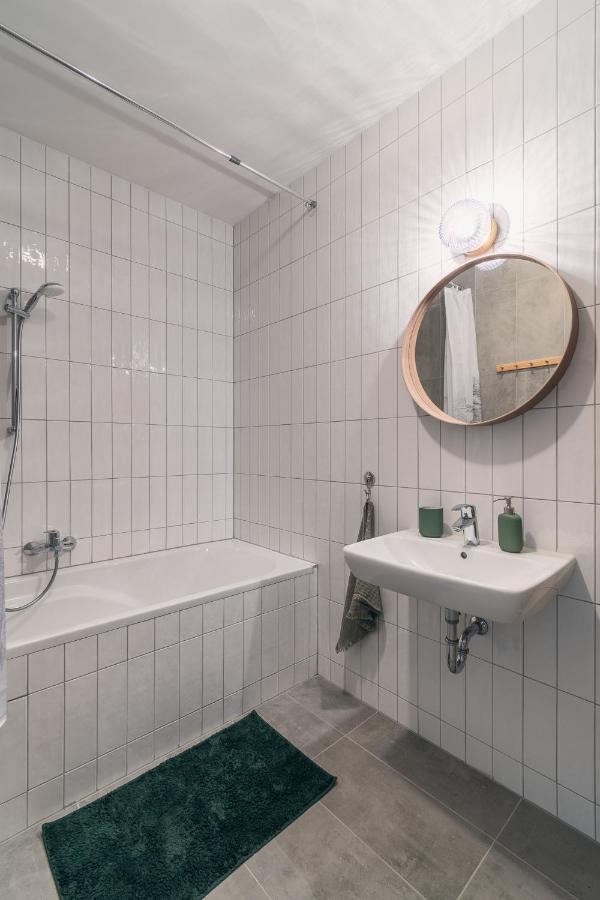 Corvin Apartment With Balcony And Ac Budapest Eksteriør billede