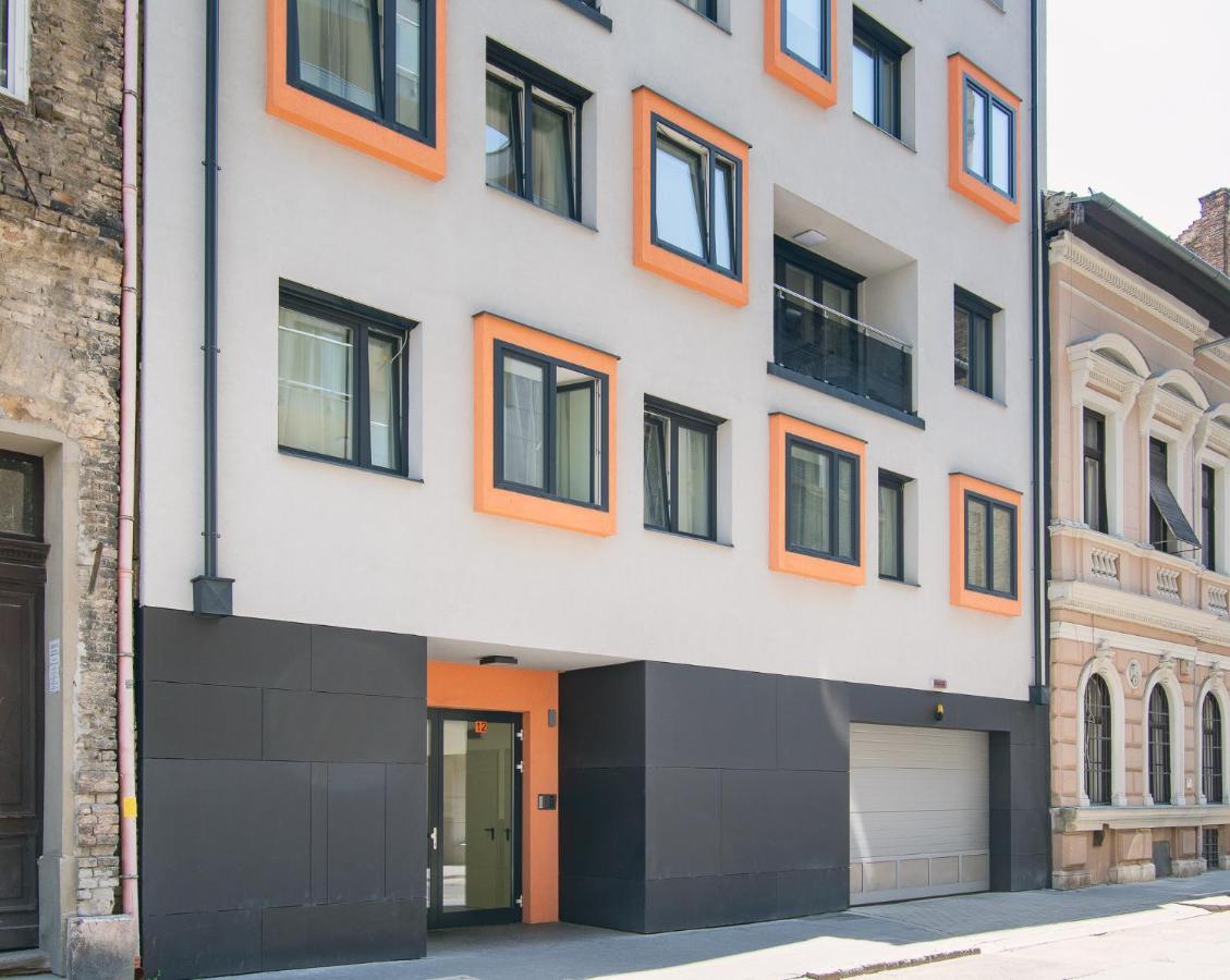 Corvin Apartment With Balcony And Ac Budapest Eksteriør billede